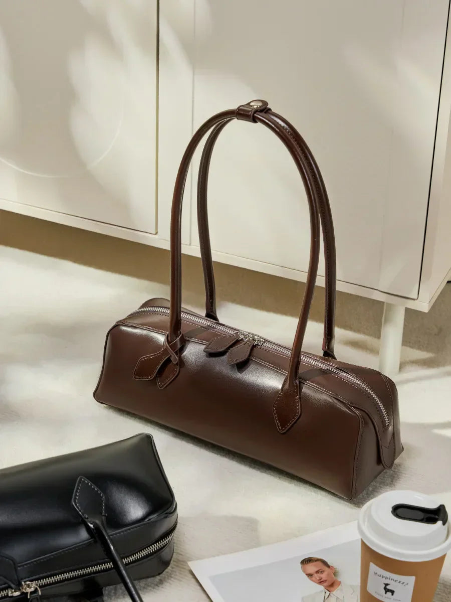 Angie | Luxurious Shoulder Bag in Baguette Style